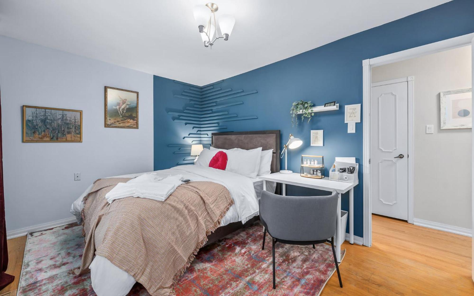 Private Bedroom In A House Close To Subway With Free Parking Holiday home Toronto