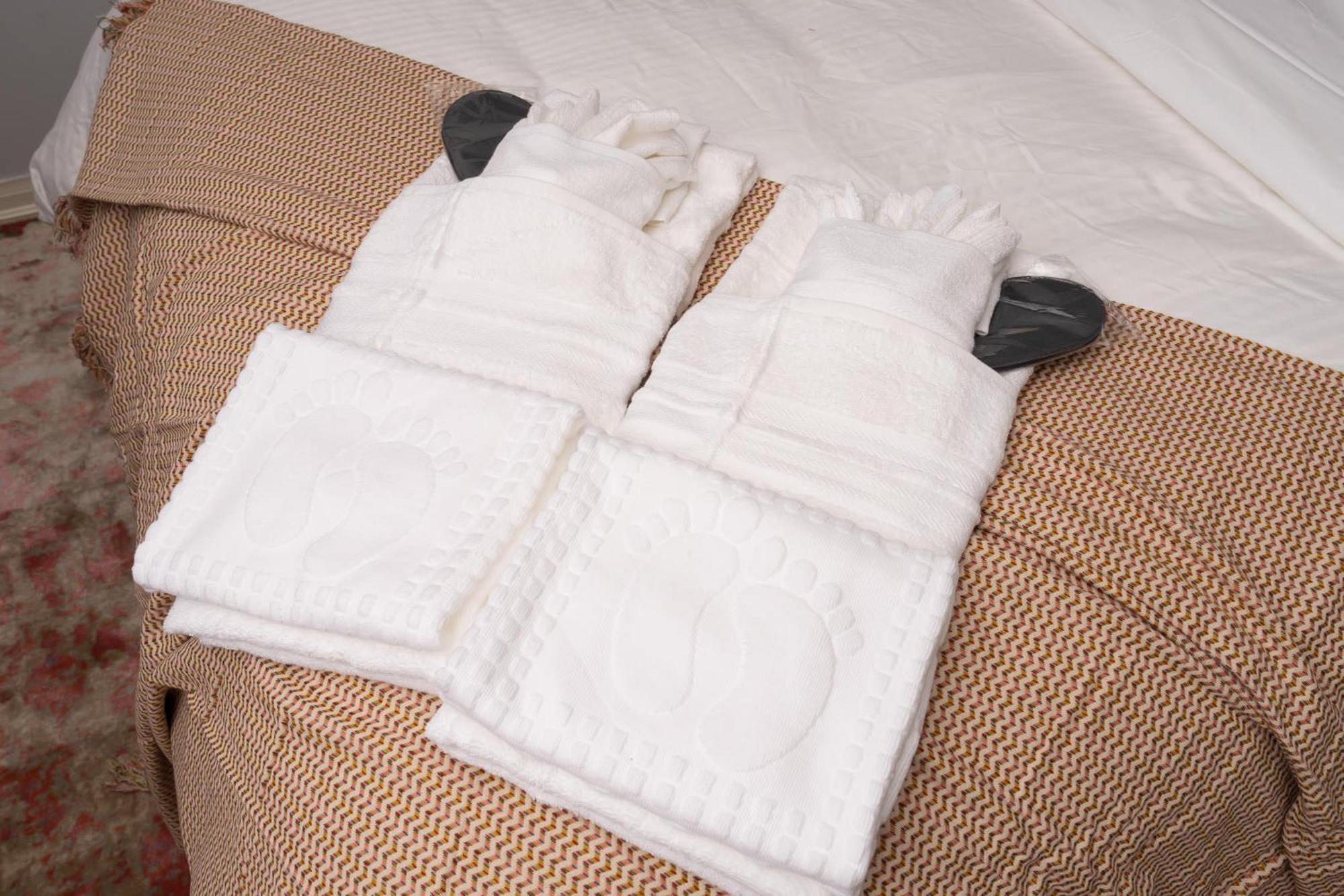 Private Bedroom In A House Close To Subway With Free Parking *