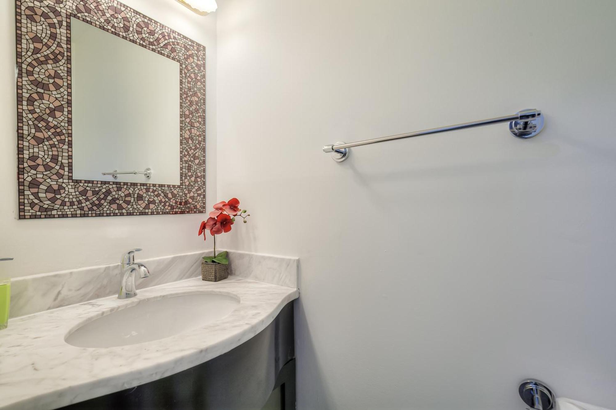 Luxury 5br In Scarborough