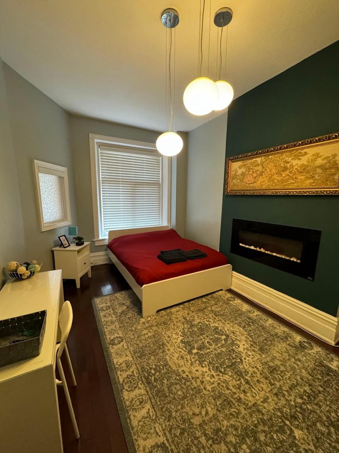 Spacious Townhouse Close To Dundas Square! Guest house *