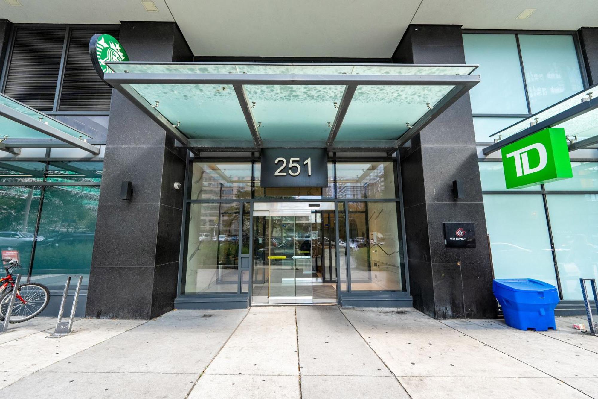 Bricksnbucks-jarvis St Apartment