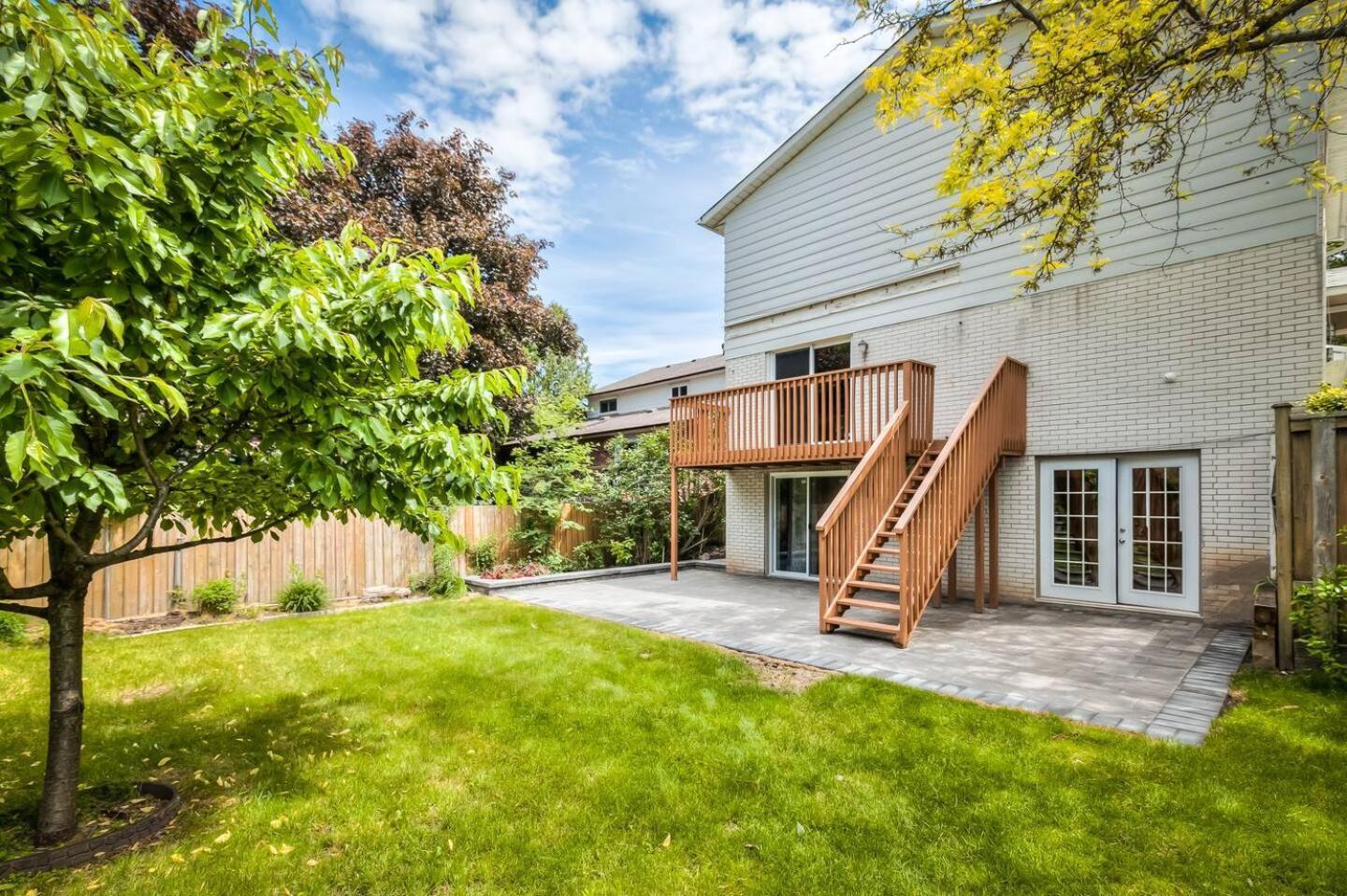 4 Bedrooms Or 2 Bedrooms House Near Fairview Mall And 401 & Dvp Holiday home *