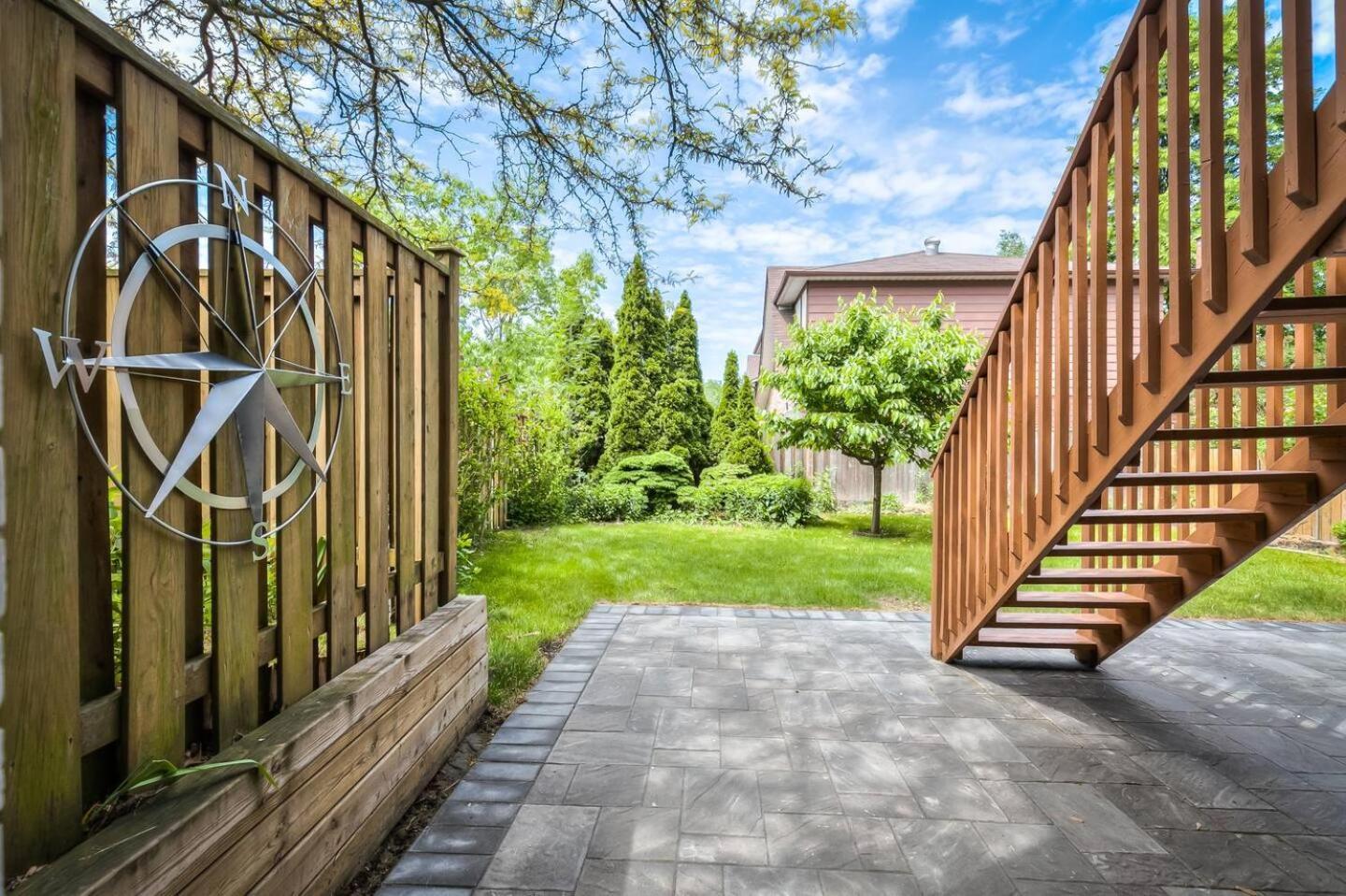 Holiday home 4 Bedrooms Or 2 Bedrooms House Near Fairview Mall And 401 & Dvp Toronto