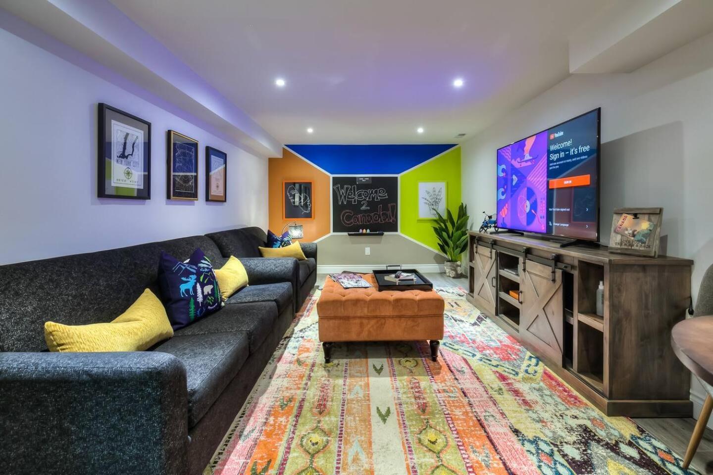Holiday home 4 Bedrooms Or 2 Bedrooms House Near Fairview Mall And 401 & Dvp Toronto