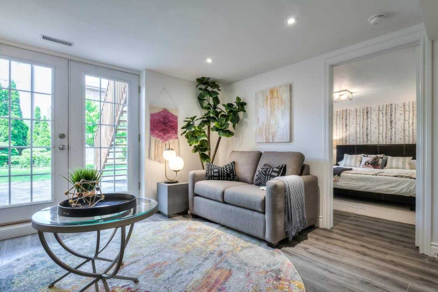 4 Bedrooms Or 2 Bedrooms House Near Fairview Mall And 401 & Dvp Toronto
