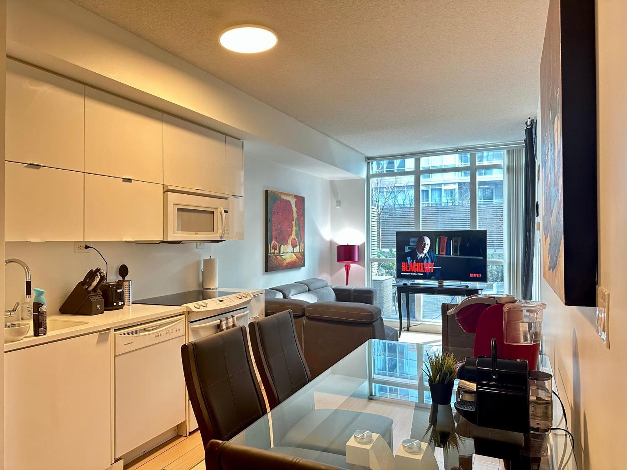 1bdrm Den With 2 Real Beds Sofabed & Terrace & Parking Apartment *