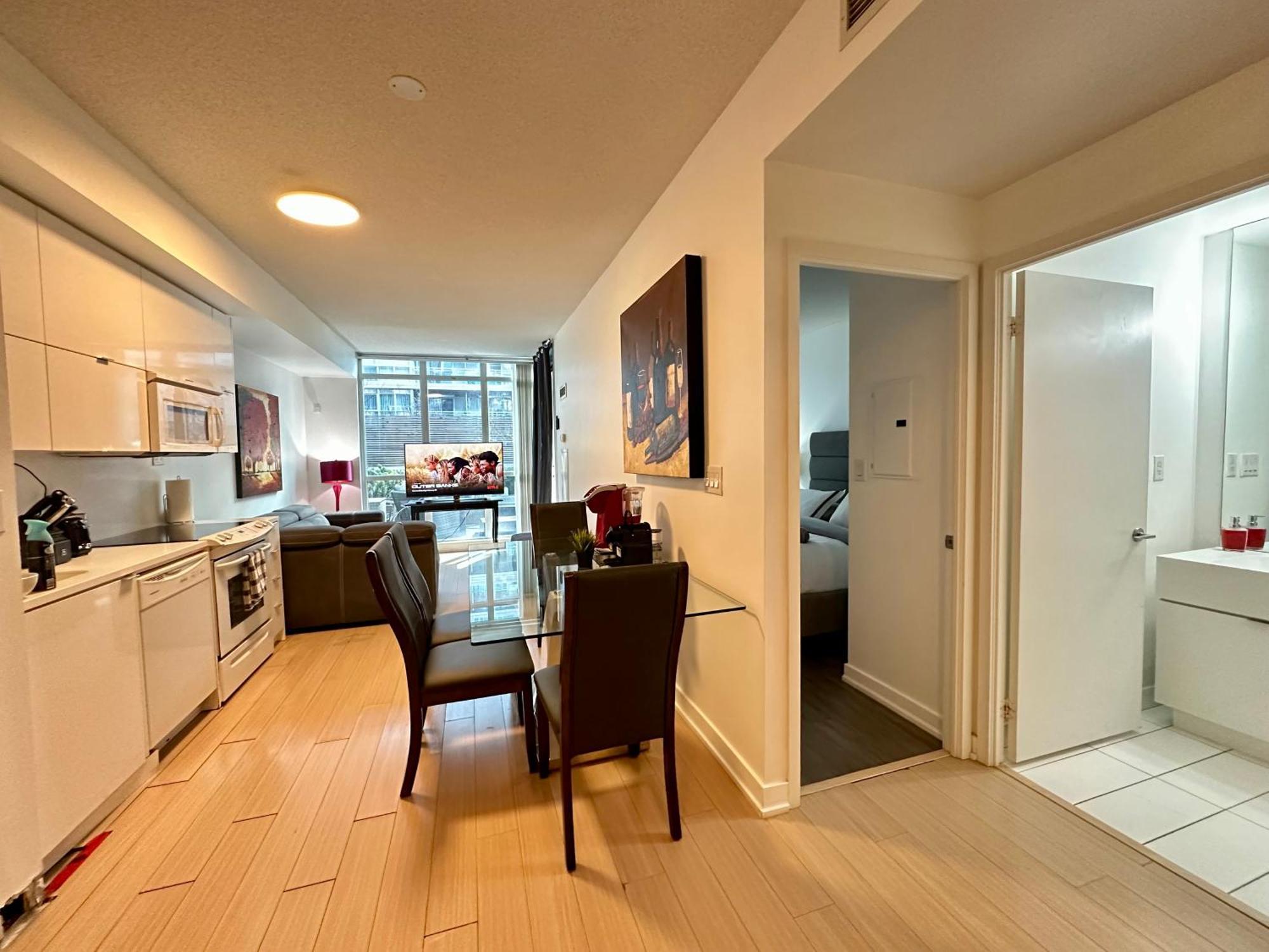 Apartment 1bdrm Den With 2 Real Beds Sofabed & Terrace & Parking *
