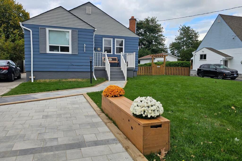 Luxury Family House 3 Beds, 1 Bath, 5 Guest Toronto