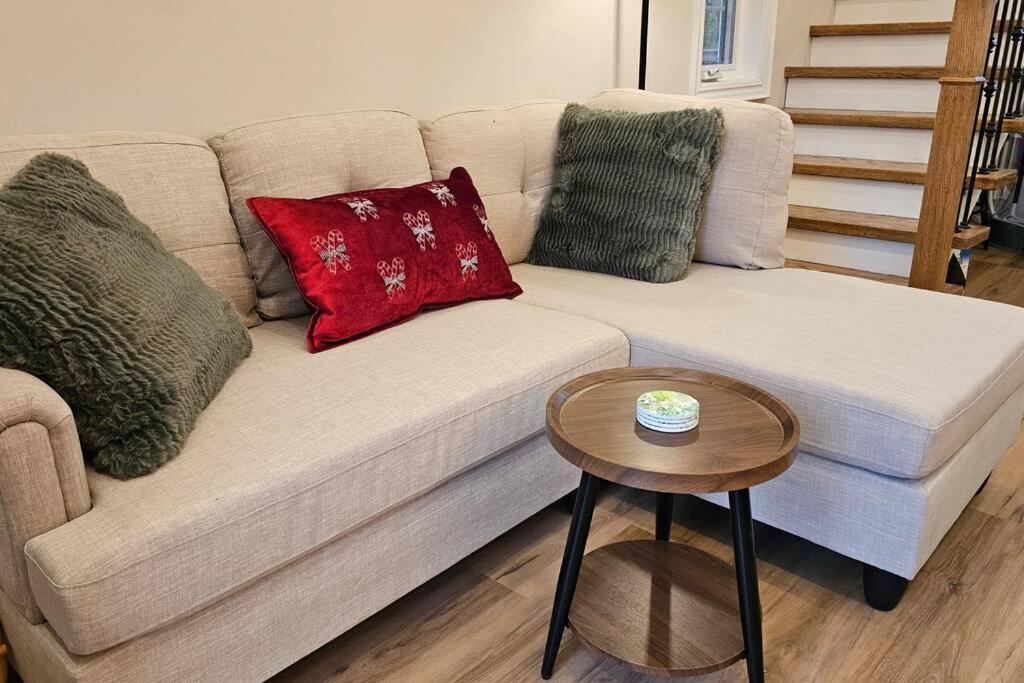 Luxury Family House 3 Beds, 1 Bath, 5 Guest * Toronto