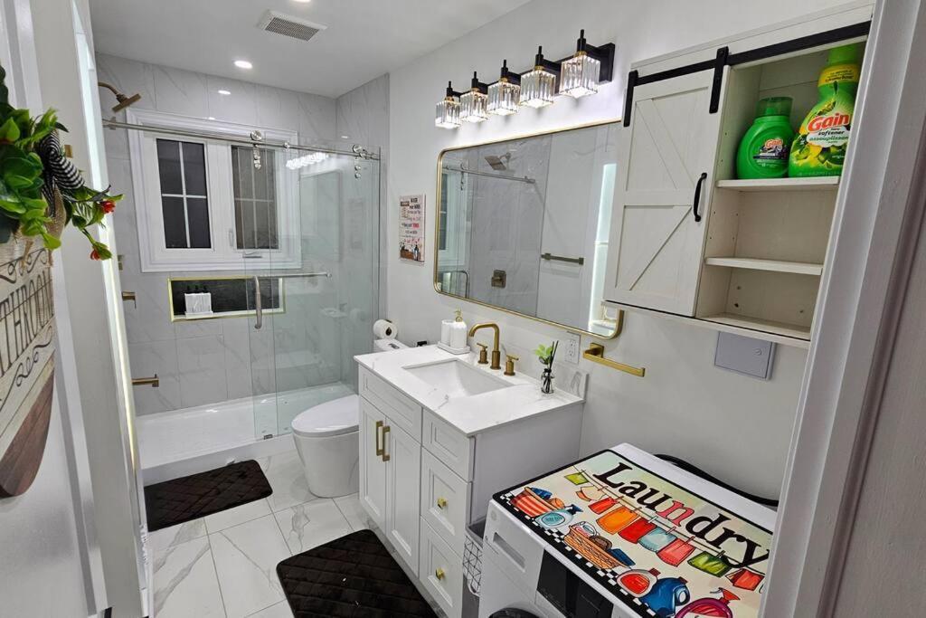 Holiday home Luxury Family House 3 Beds, 1 Bath, 5 Guest Toronto