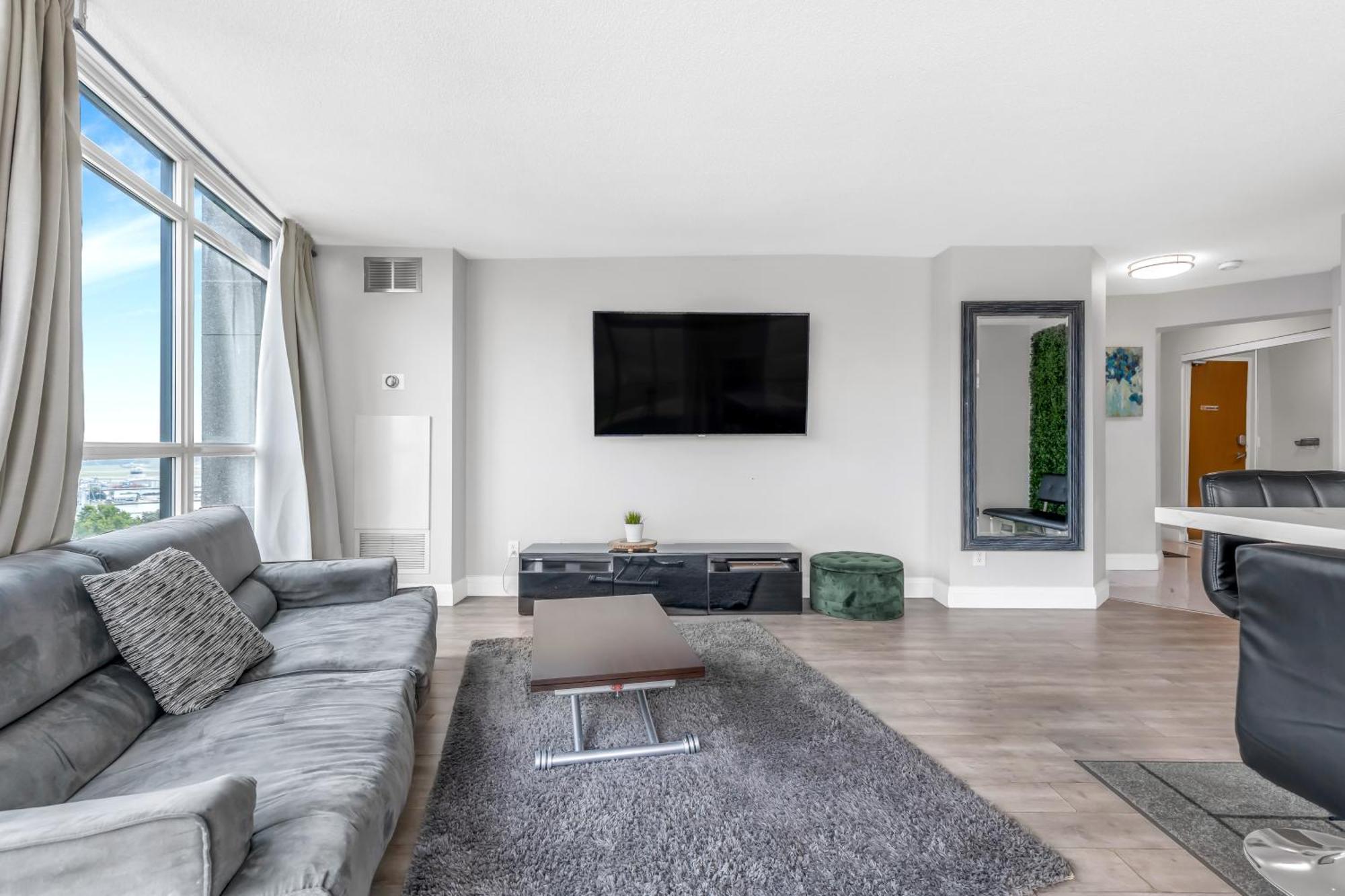 2 Bedroom Waterfront Downtown W/ Free Parking Apartment Toronto