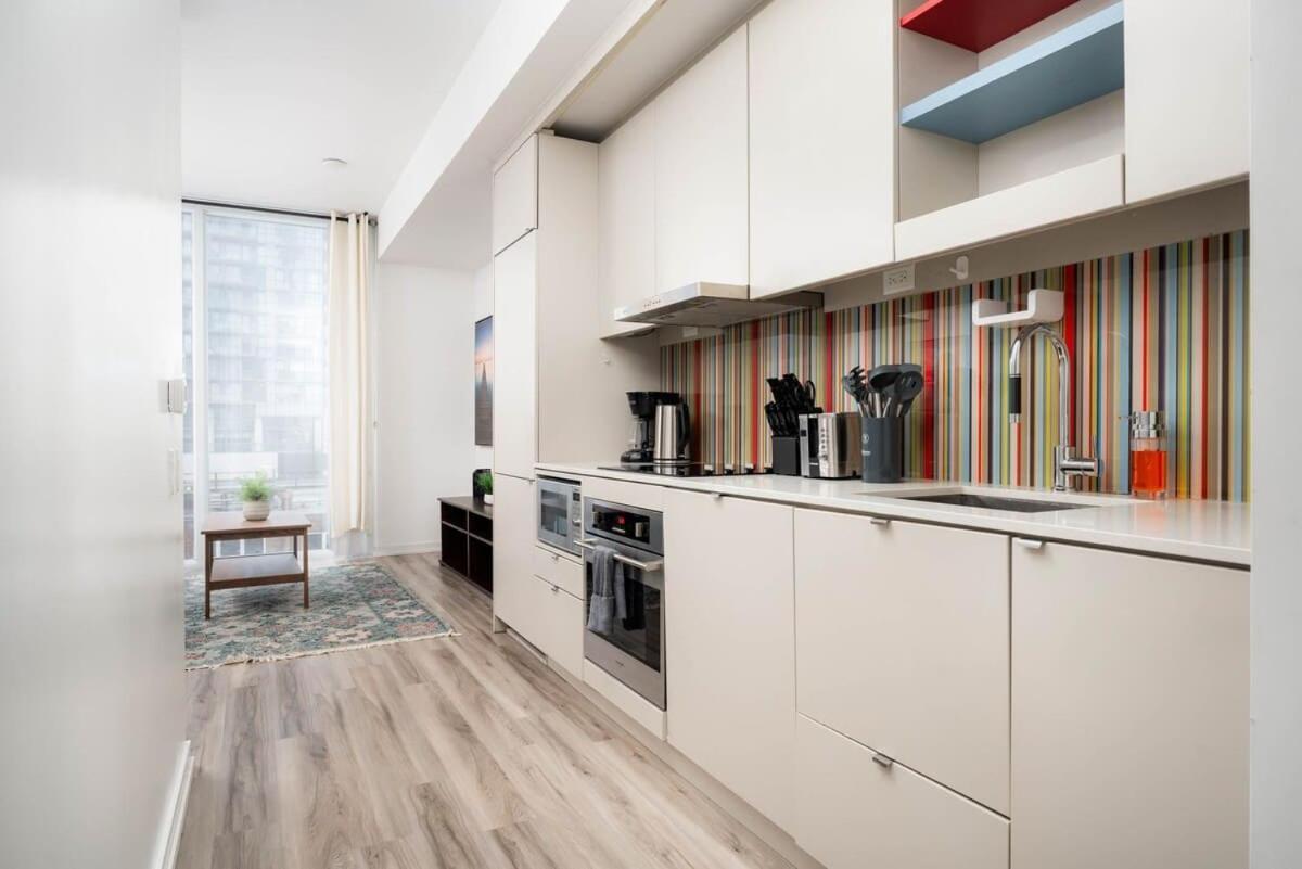 Midsize 1bd In Downtown Core Apartment