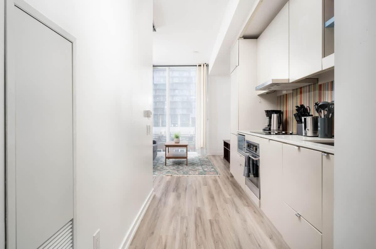 Midsize 1bd In Downtown Core