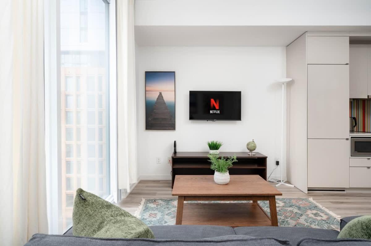 Midsize 1bd In Downtown Core Apartment *