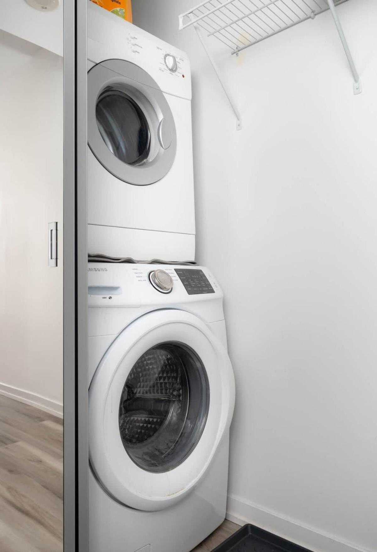 Midsize 1bd In Downtown Core Apartment Toronto