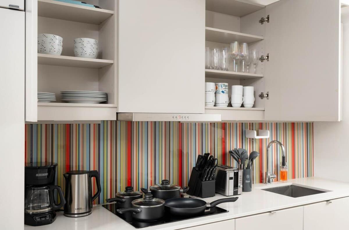 Midsize 1bd In Downtown Core Apartment *