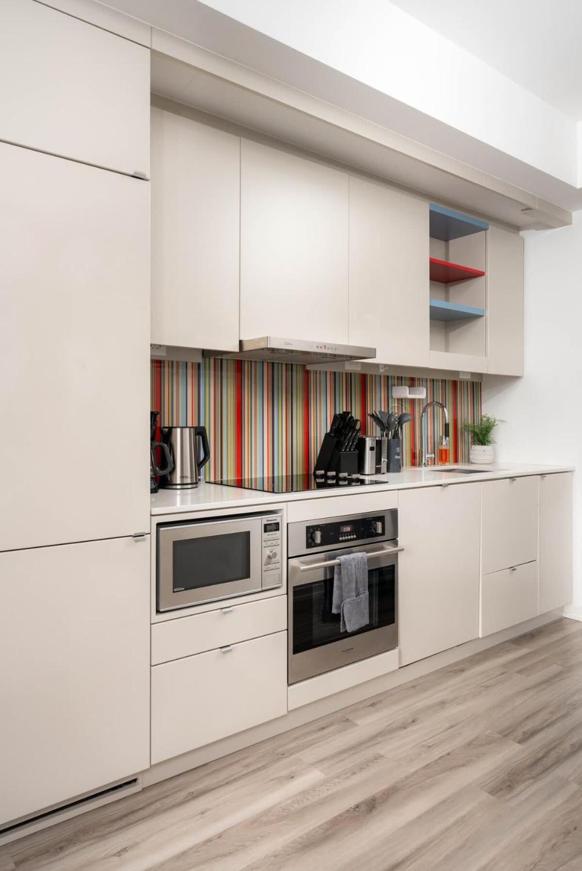 Midsize 1bd In Downtown Core *