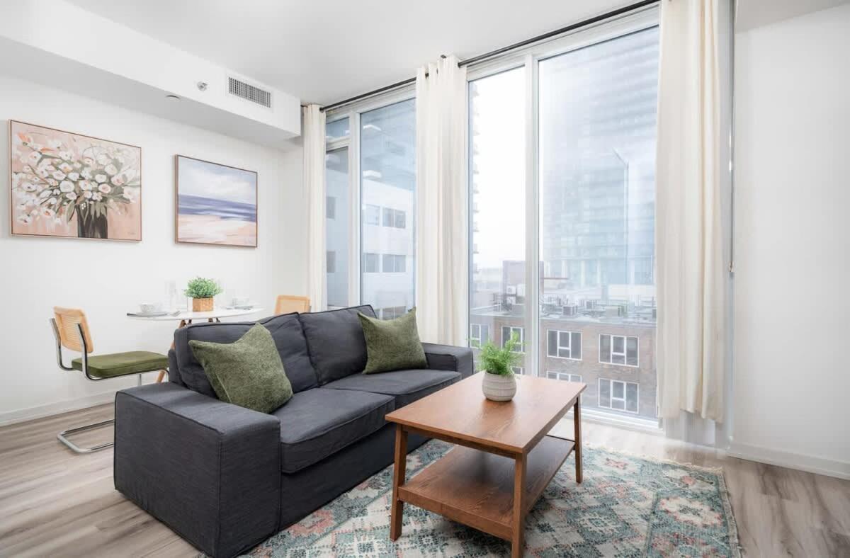 Midsize 1bd In Downtown Core Toronto