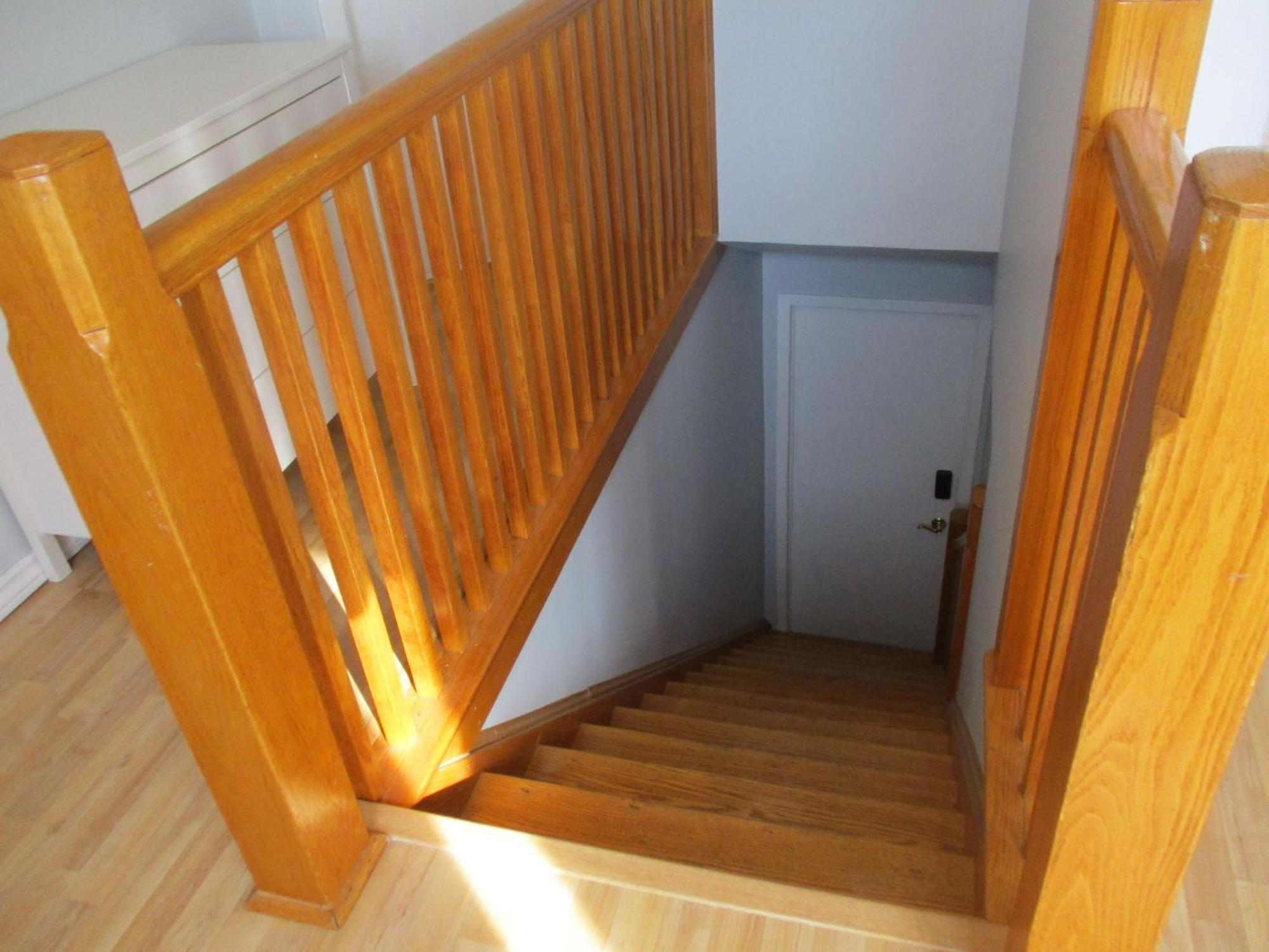 High Park Double With Exclusive Washroom Kitchen And Living Apartment