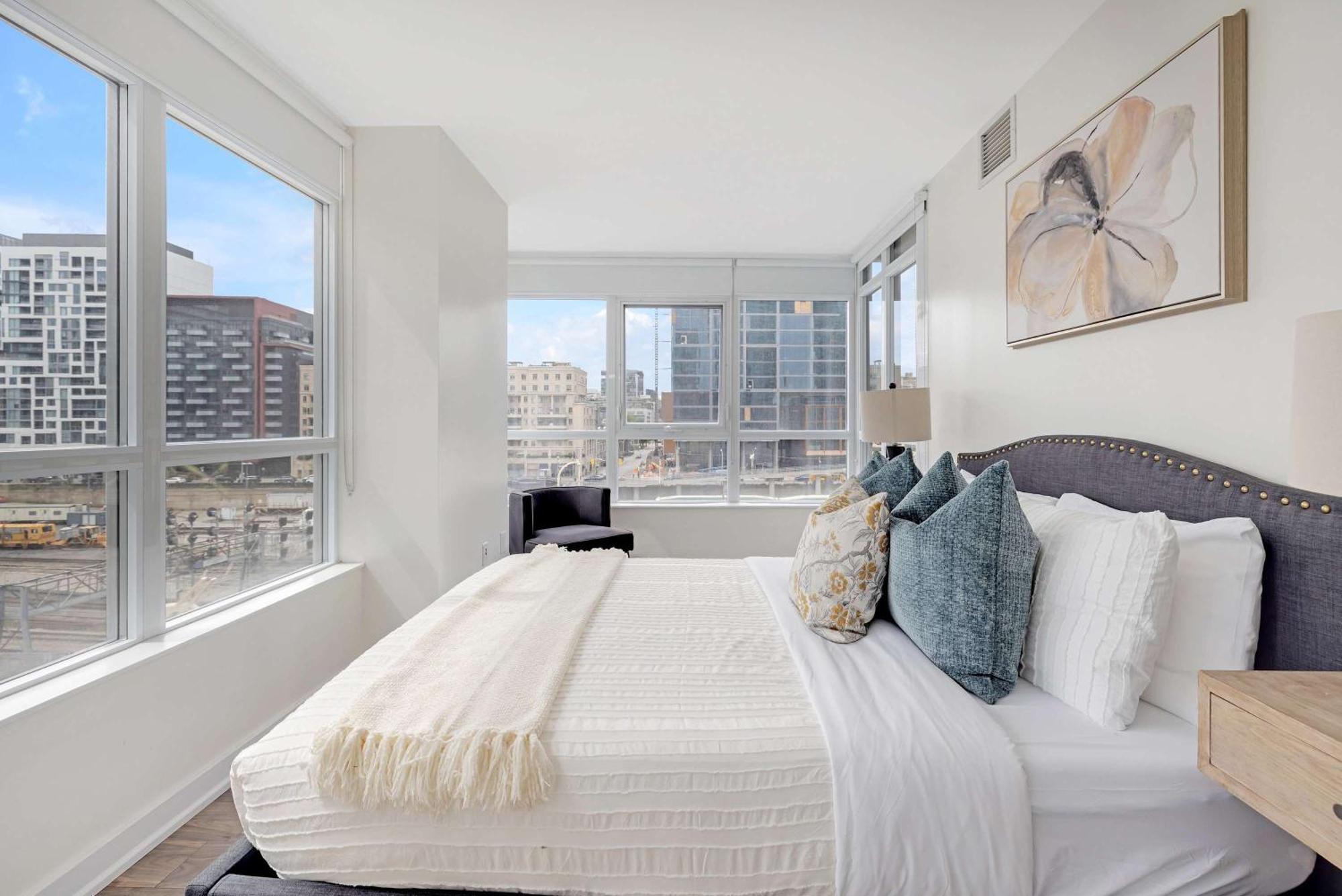 Downtown Oasis Top Location & Free Parking Apartment *
