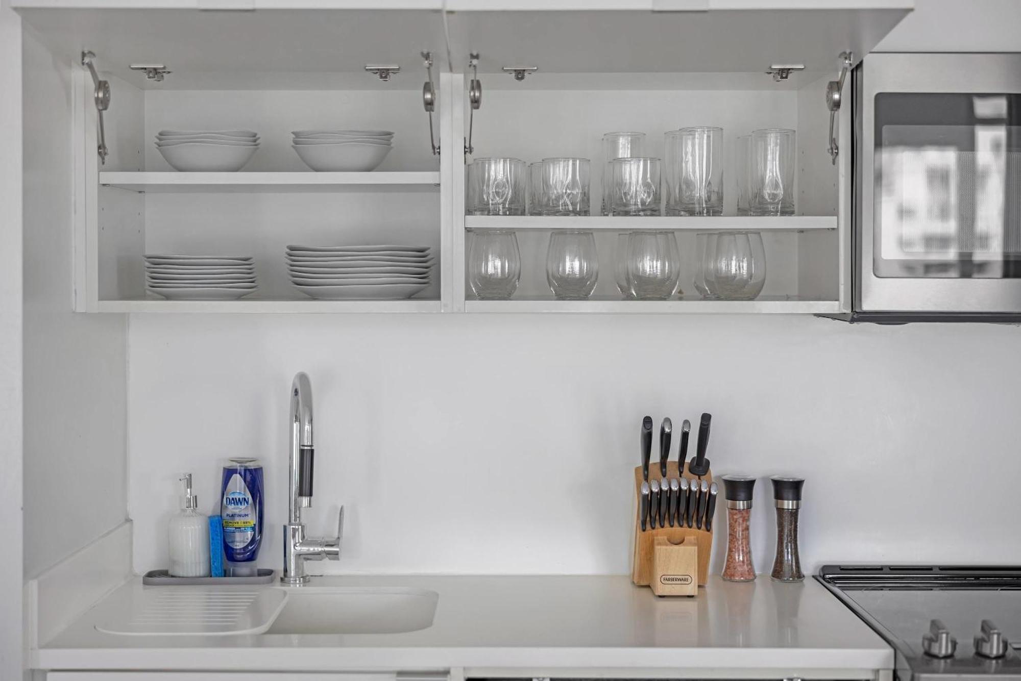 Downtown Oasis Top Location & Free Parking Toronto