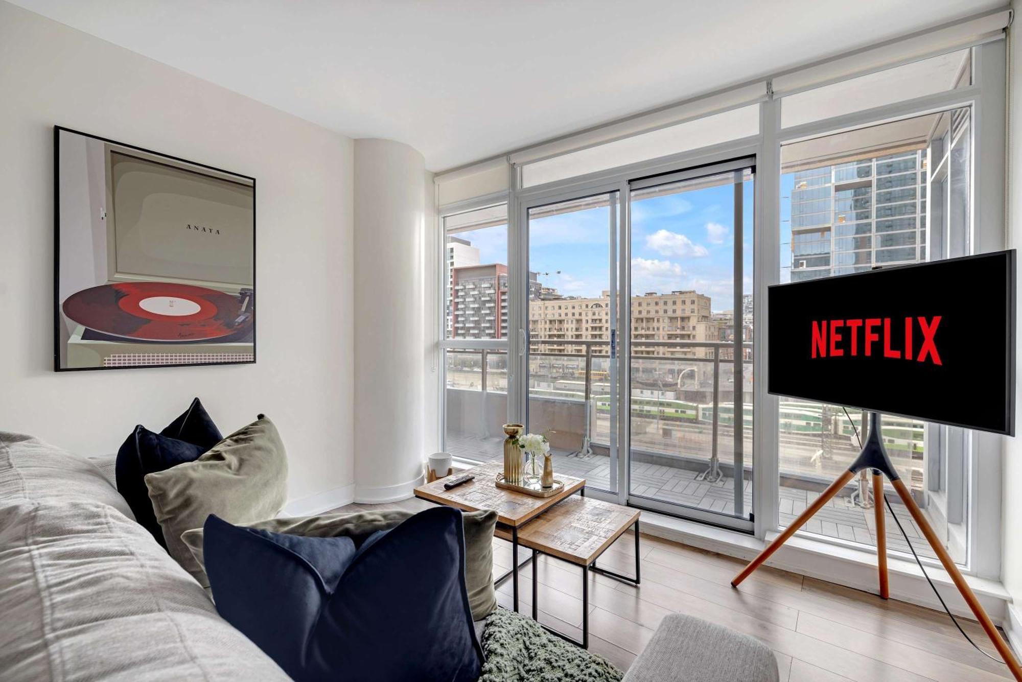 Downtown Oasis Top Location & Free Parking * Toronto