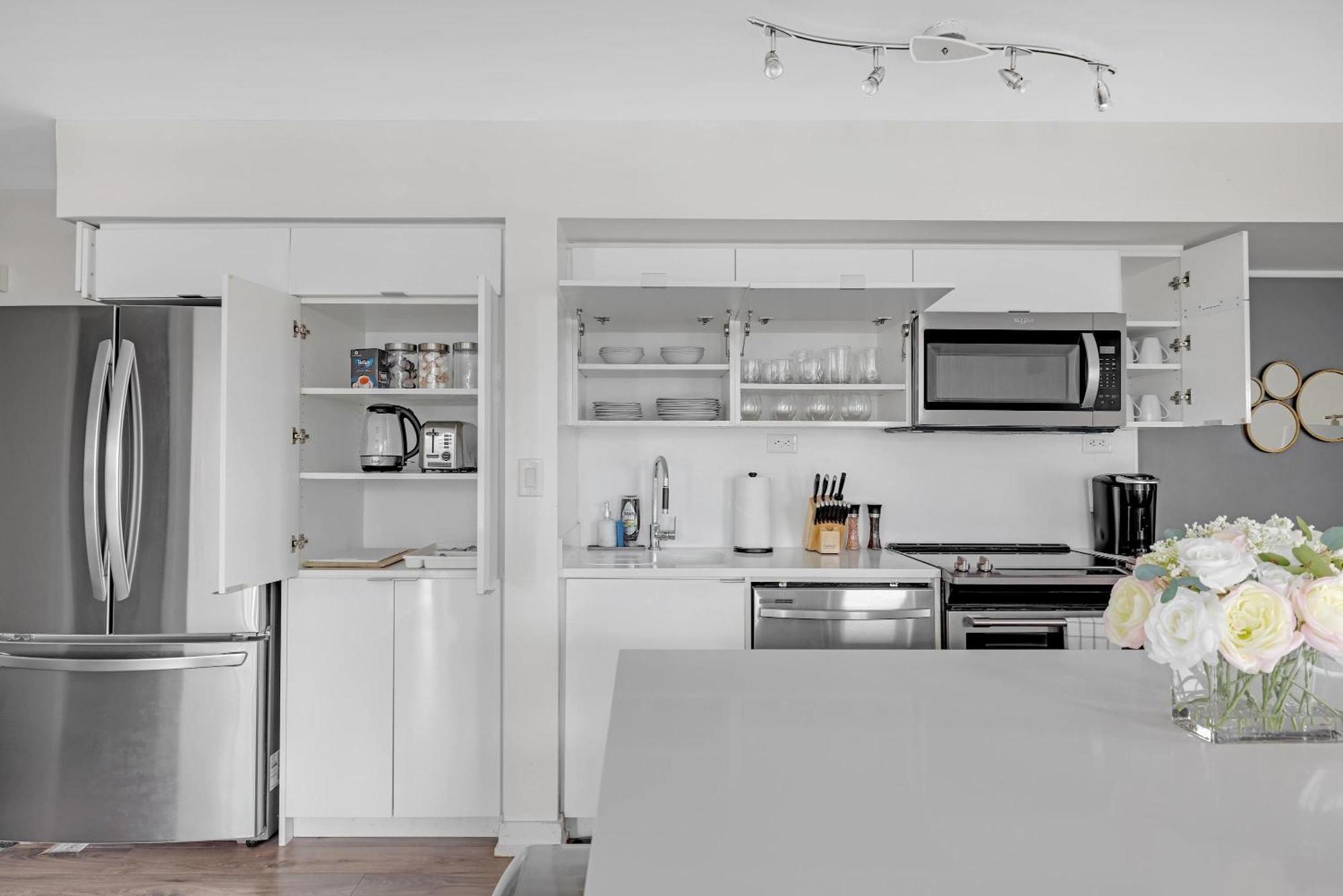 Downtown Oasis Top Location & Free Parking Apartment
