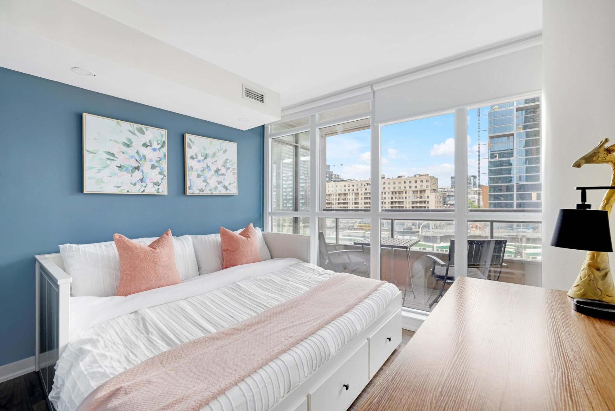 Downtown Oasis Top Location & Free Parking Apartment *