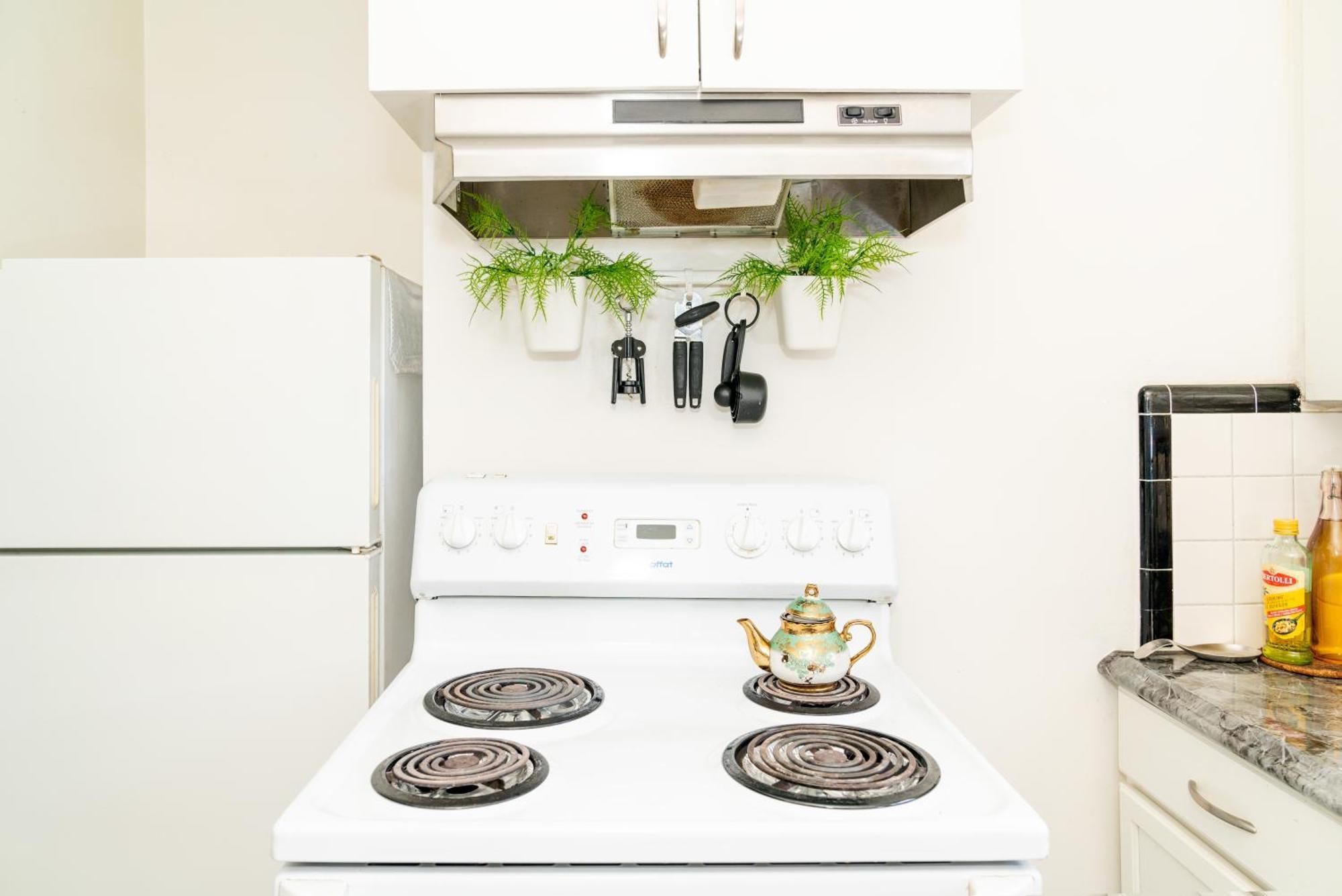 In Cozy House Close To Lawrence Ave, Wifi, Parking Homestay *