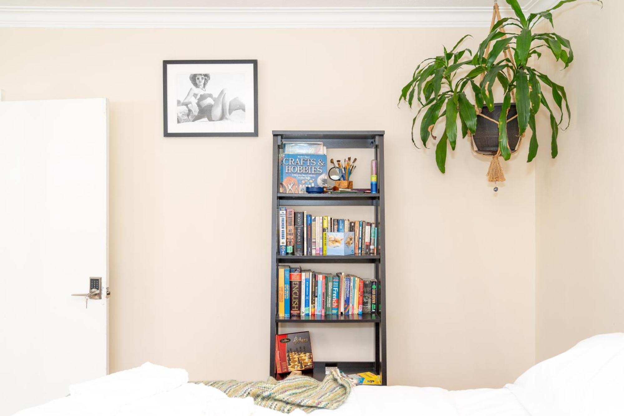 In Cozy House Close To Lawrence Ave, Wifi, Parking Homestay Toronto