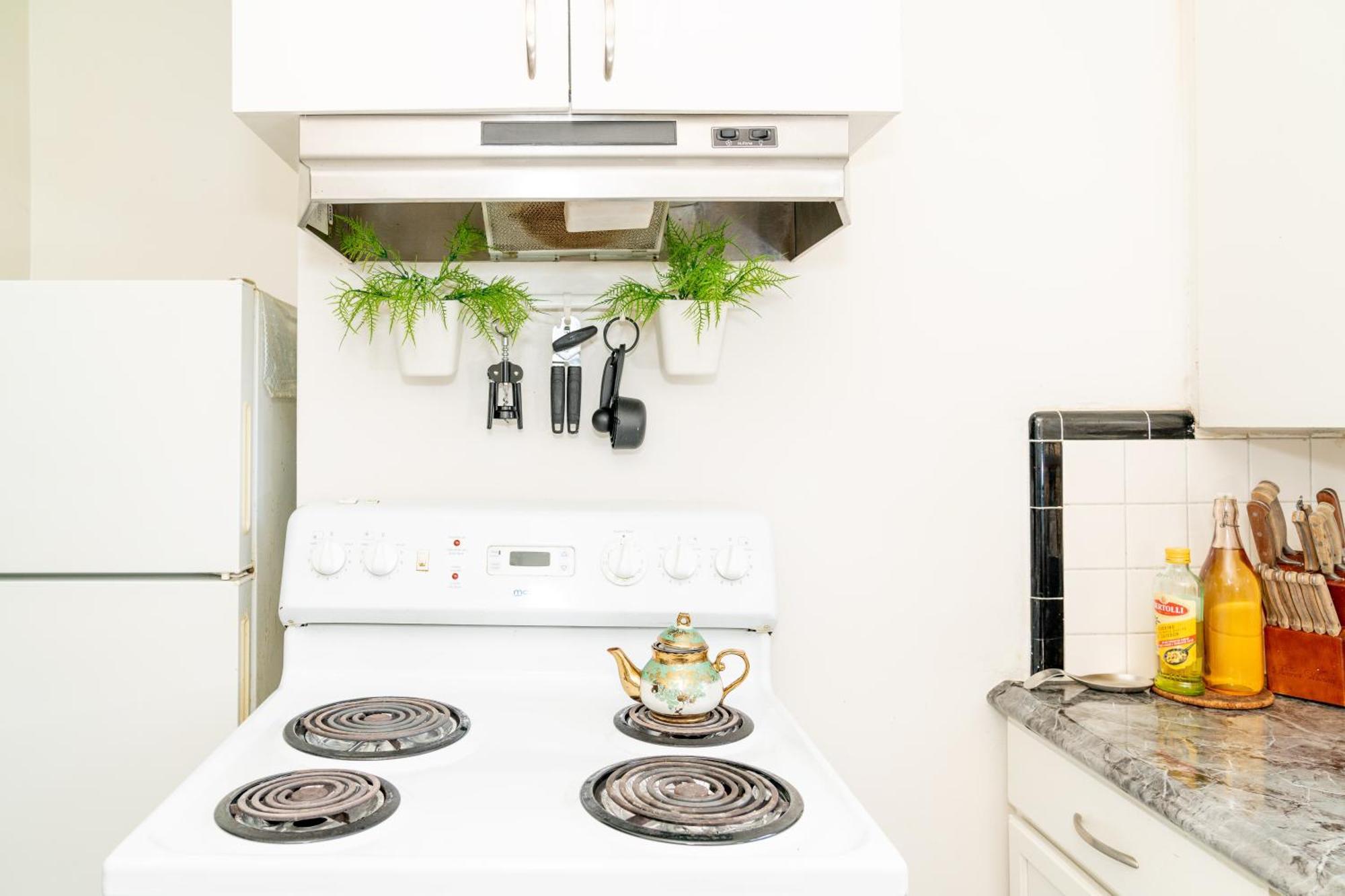 Homestay In Cozy House Close To Lawrence Ave, Wifi, Parking Toronto