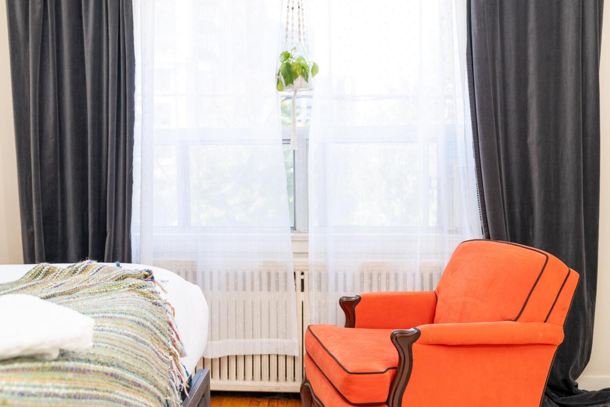 In Cozy House Close To Lawrence Ave, Wifi, Parking Toronto