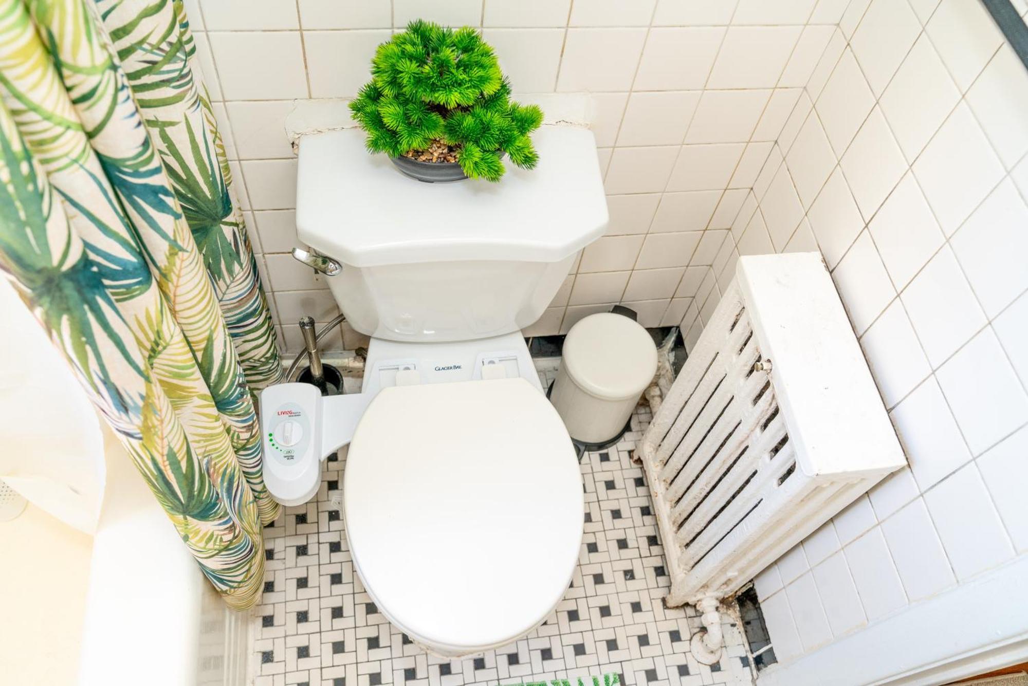 Homestay In Cozy House Close To Lawrence Ave, Wifi, Parking