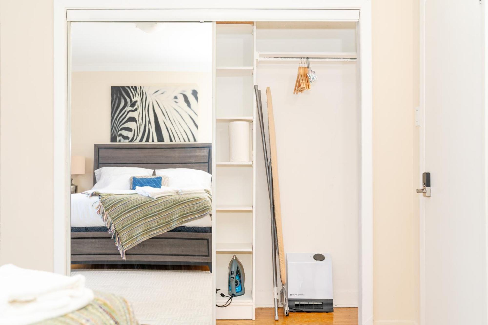 Homestay In Cozy House Close To Lawrence Ave, Wifi, Parking *