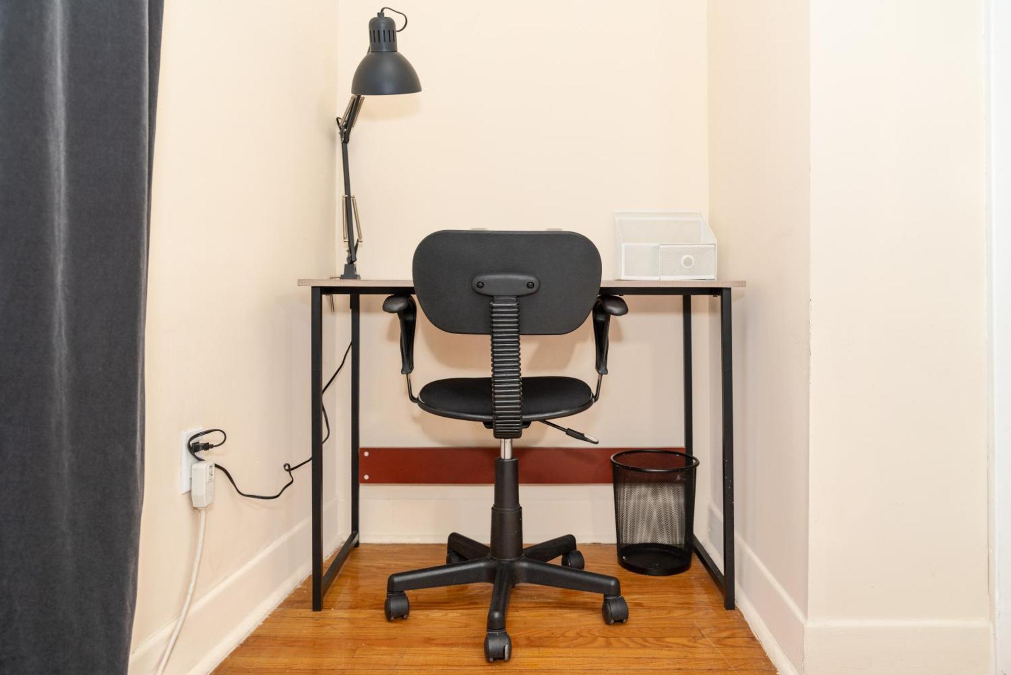 In Cozy House Close To Lawrence Ave, Wifi, Parking