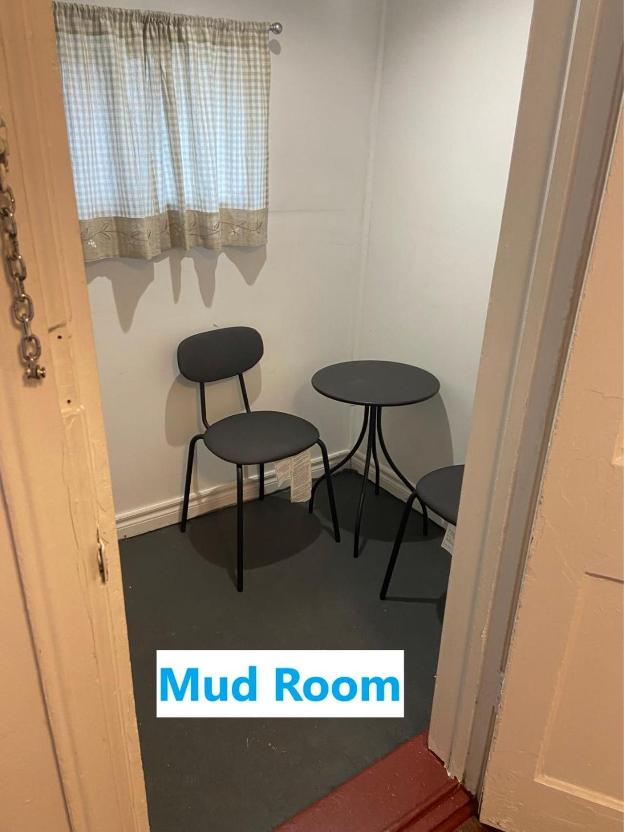 Budget Quad With En Bathroom 36b * Toronto
