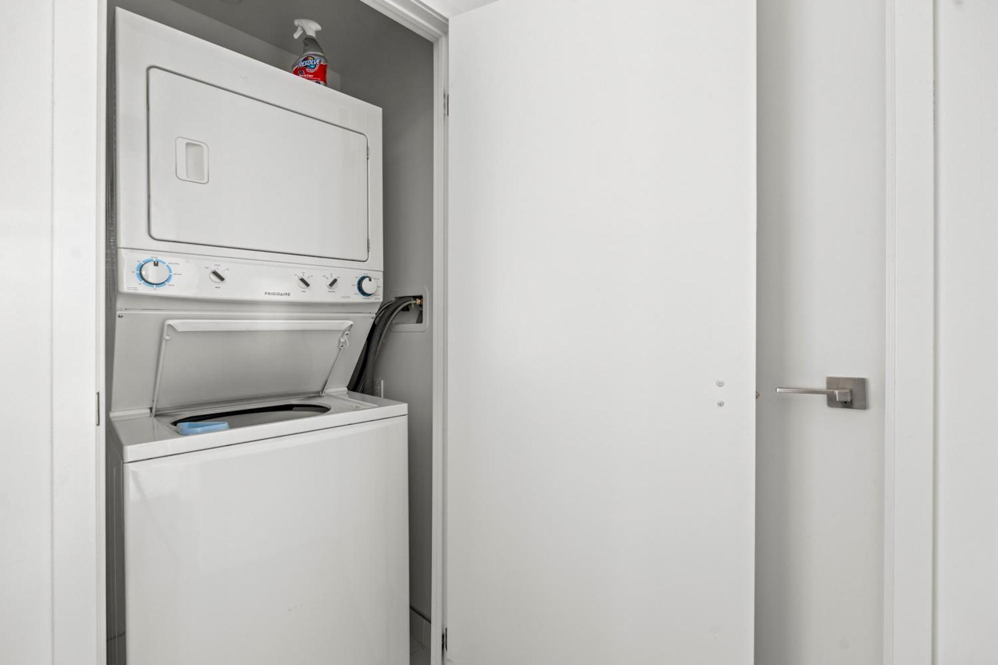 Modern Dunfield Ave By Globalstay Apartment Toronto