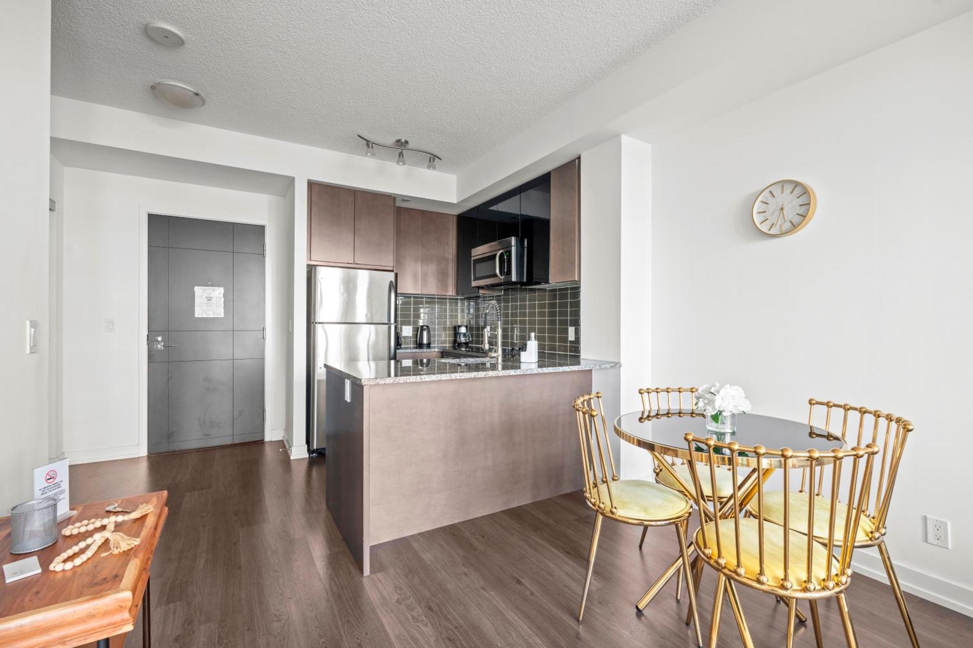 Modern Dunfield Ave By Globalstay * Toronto