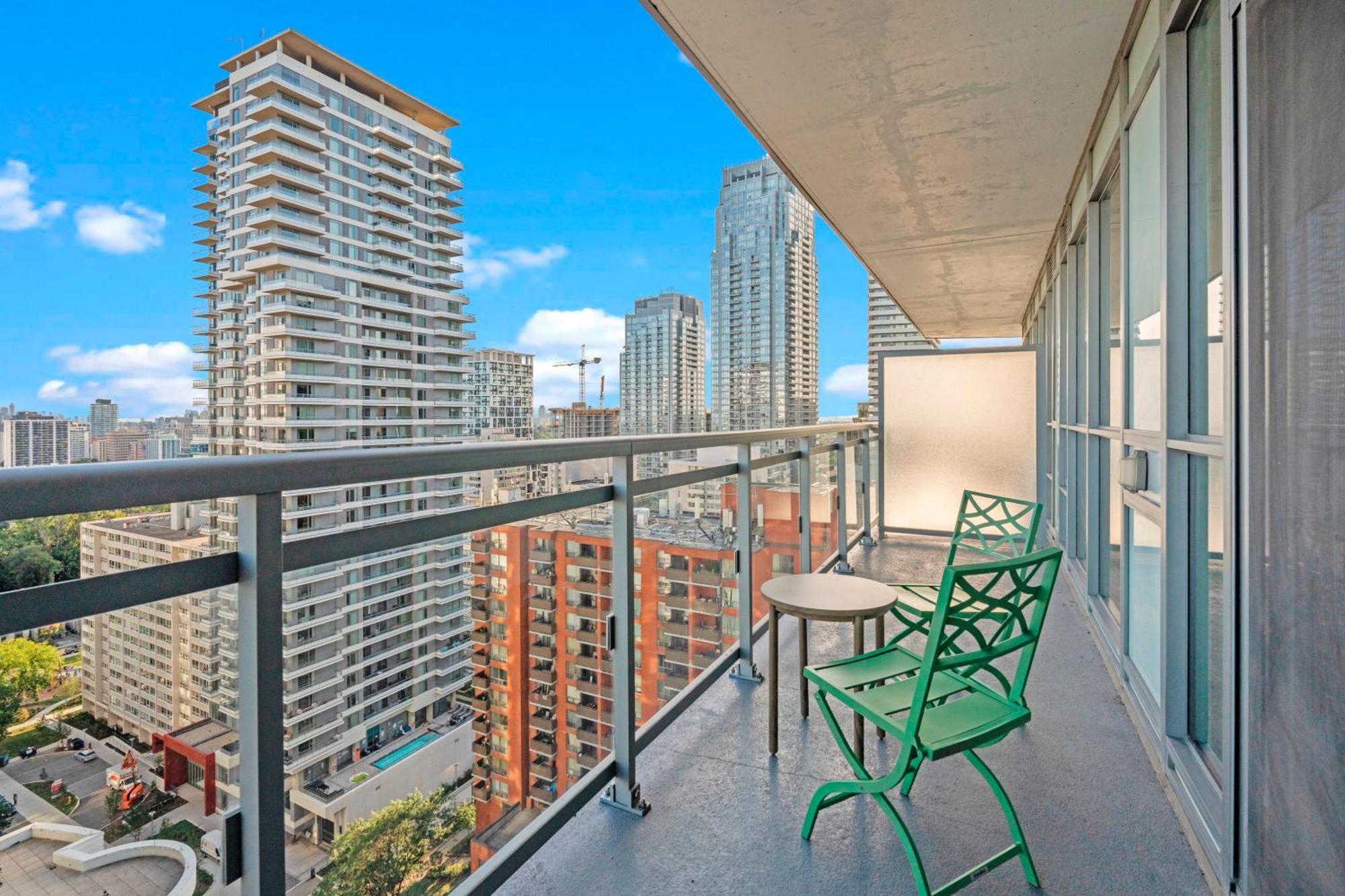 Modern Dunfield Ave By Globalstay Apartment Toronto