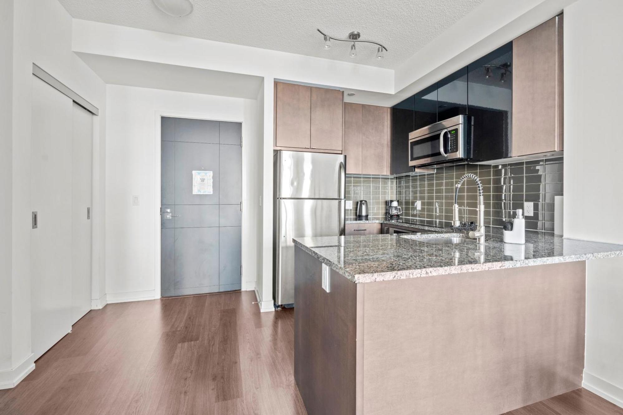 Modern Dunfield Ave By Globalstay * Toronto