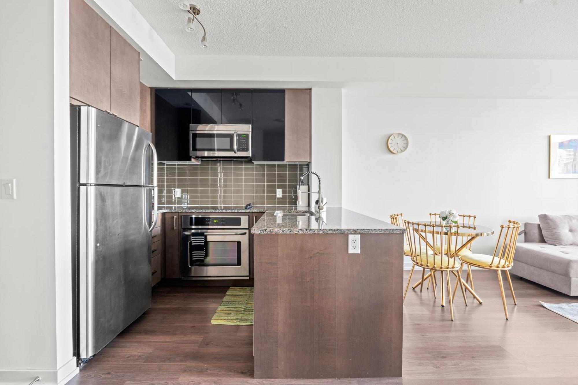 Modern Dunfield Ave By Globalstay Toronto