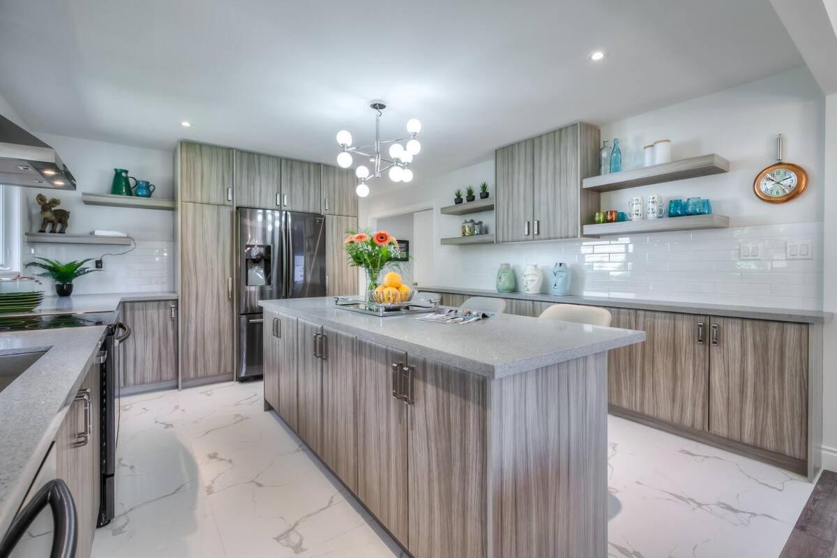 4 Bedrooms Or 2 Bedrooms House Near Fairview Mall And 401 & Dvp