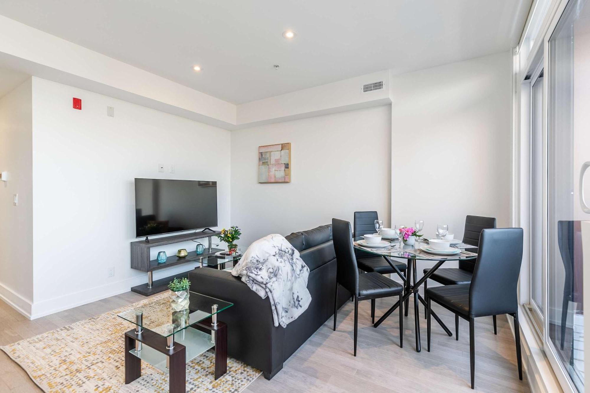 Apartment Large 3br Steps From High Park *