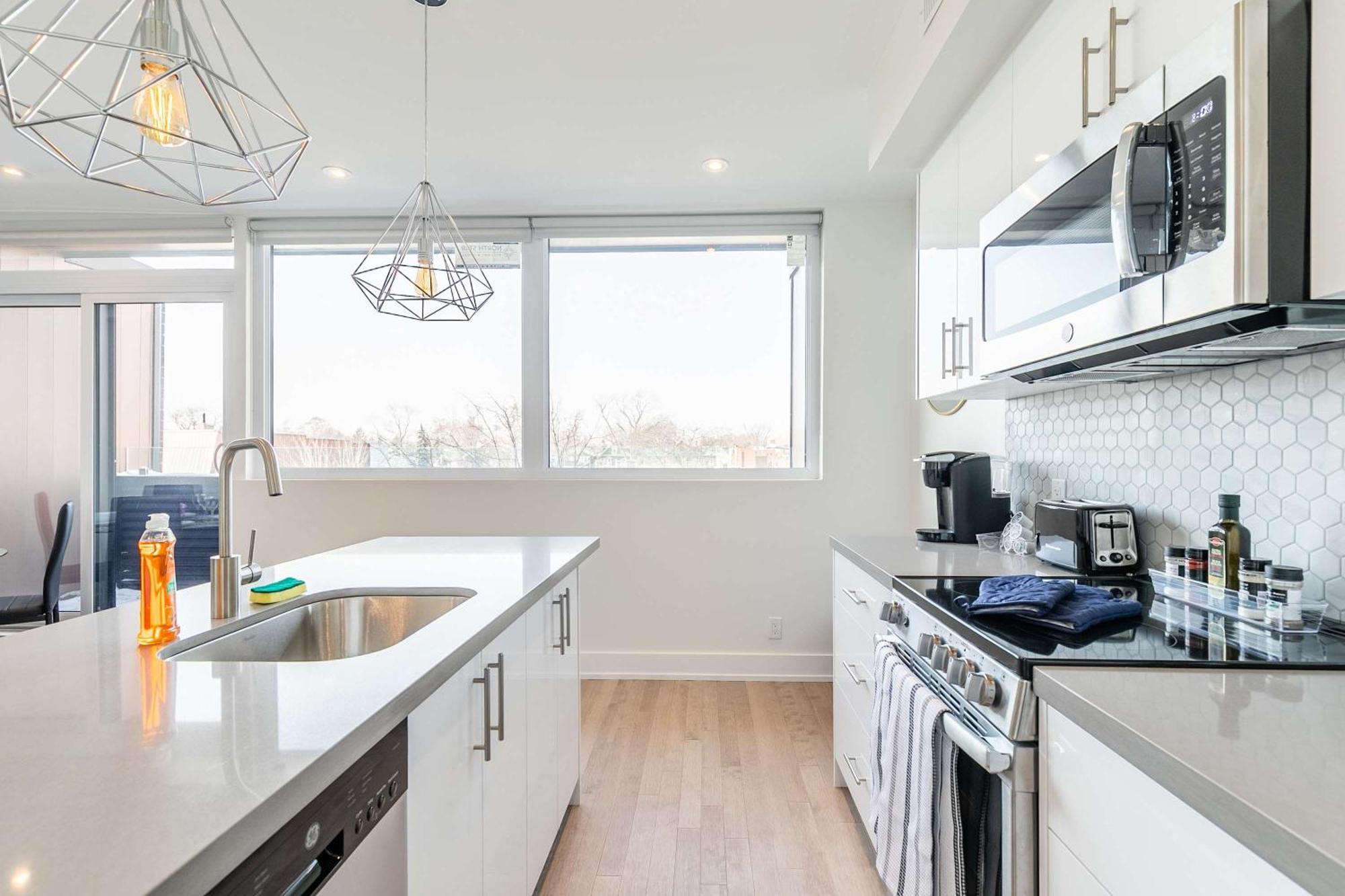 Large 3br Steps From High Park