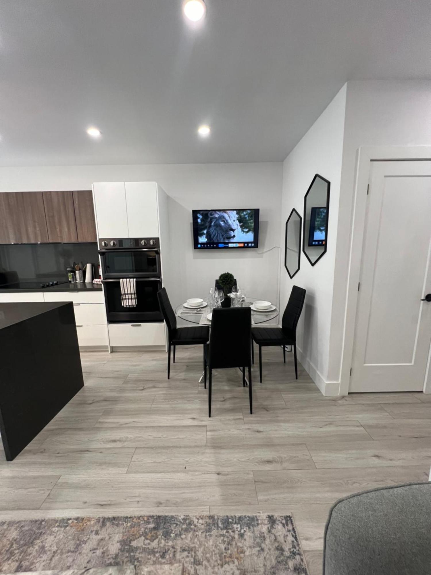 Apartment New Modern 3br Loft W Parking&terrace Close To
