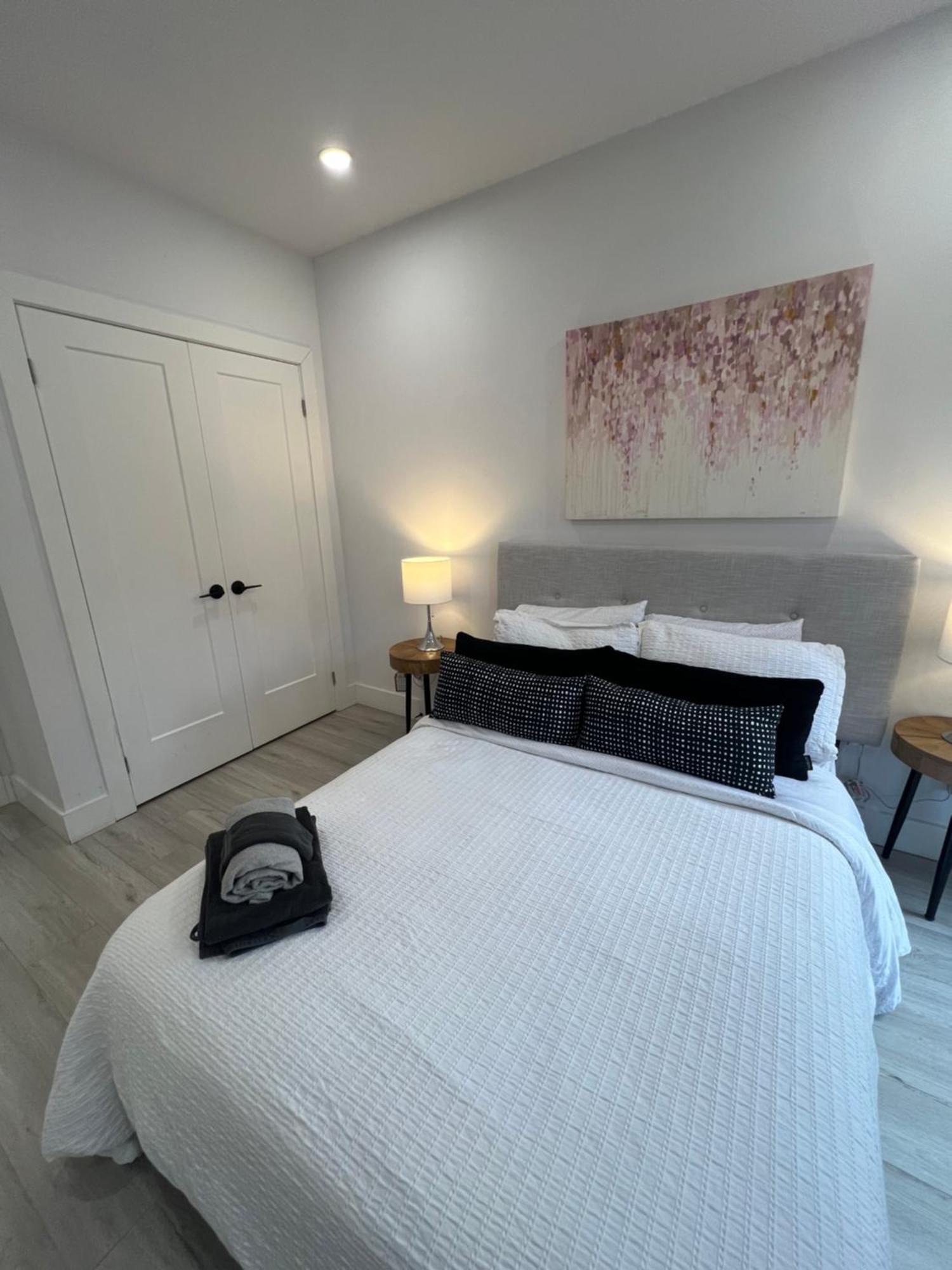 New Modern 3br Loft W Parking&terrace Close To * Toronto