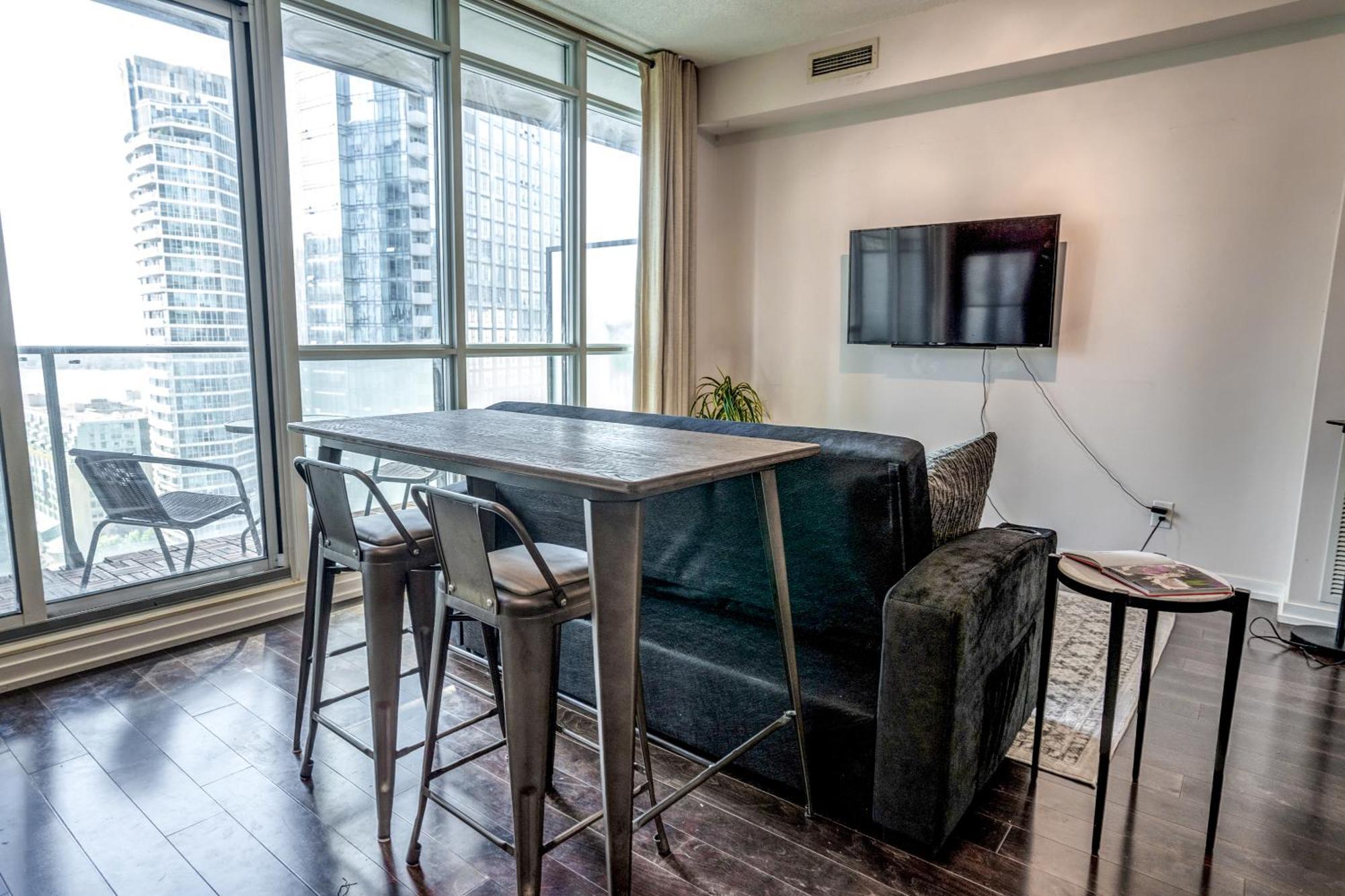 Stunning 1br In Heart Of Downtown Apartment