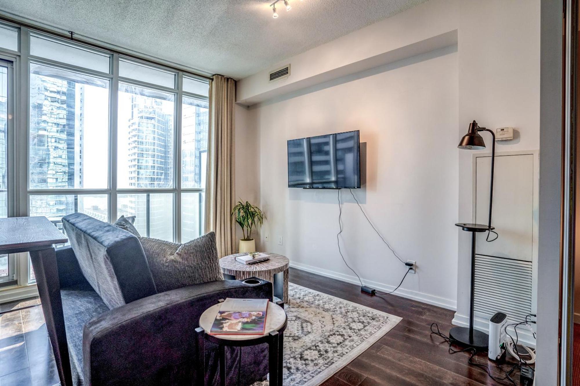 Stunning 1br In Heart Of Downtown * Toronto