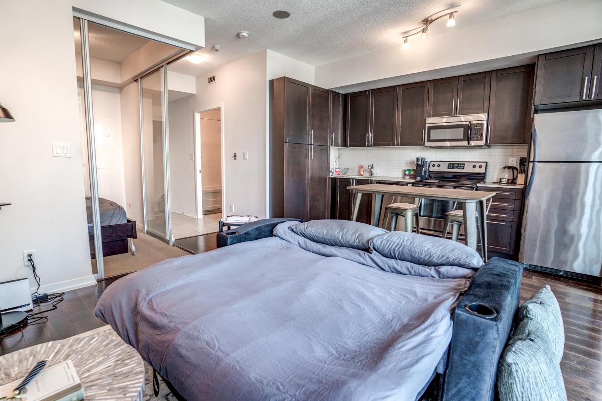 Stunning 1br In Heart Of Downtown Apartment *