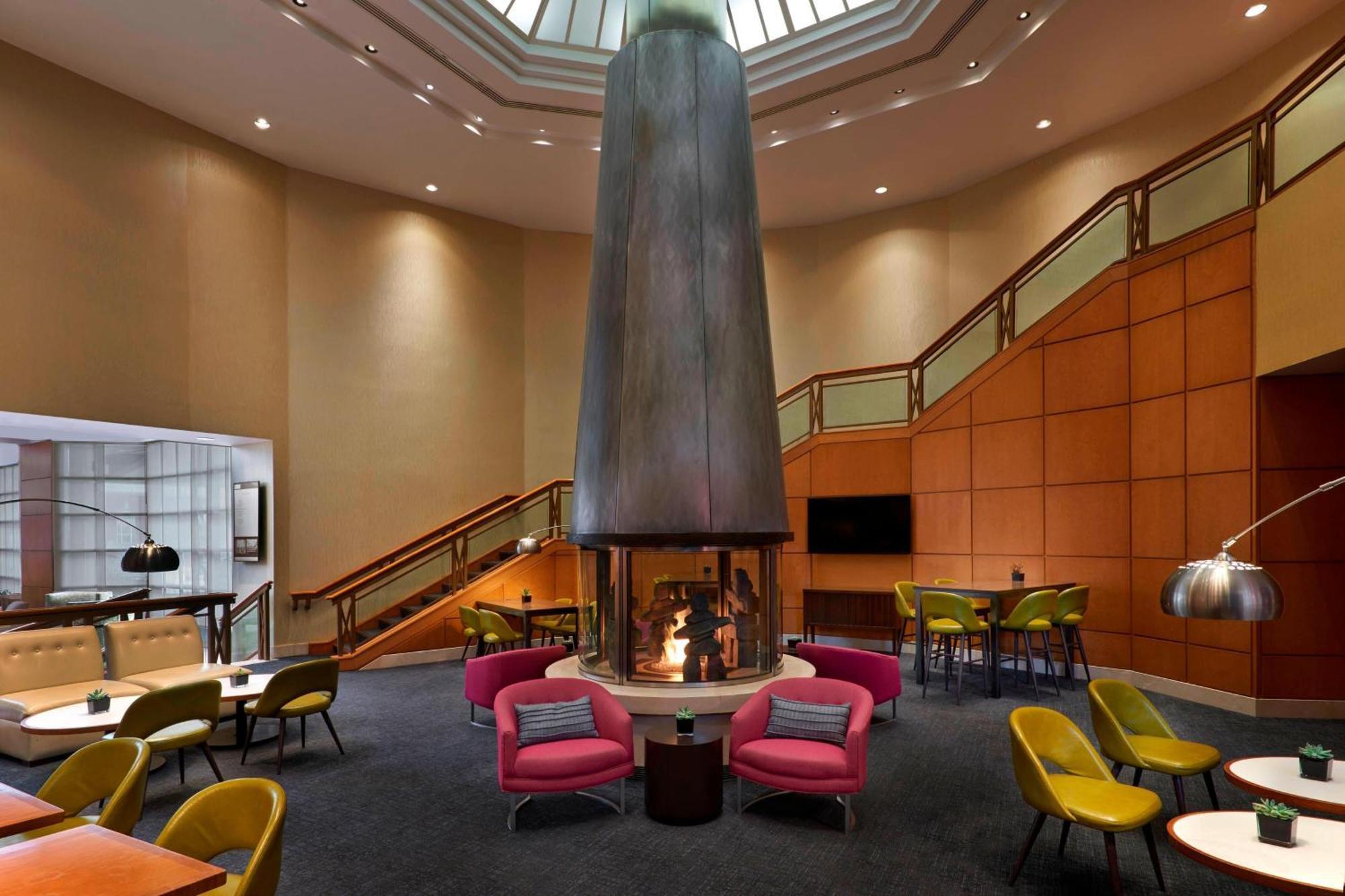 Hotel Marriott Downtown At Cf Eaton Centre 4*